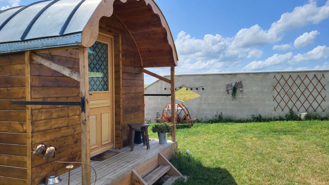 Gite De La Roulotte De L'Epine Dallon Exterior foto
